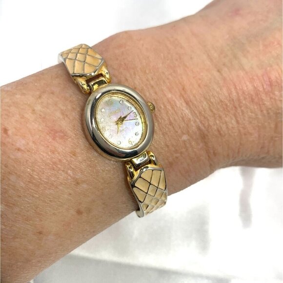 Vintage Gitanoe Womens Gold Tone Mother of Pearl Quartz Watch Diamond Accents - Picture 1 of 12